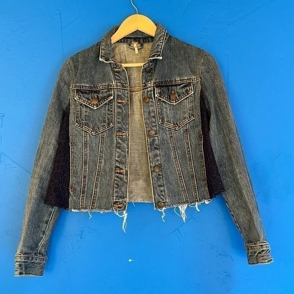 Free People Women's Lace panel Cropped Denim‎ Jacket Blue casual everyday XS - Picture 2 of 7